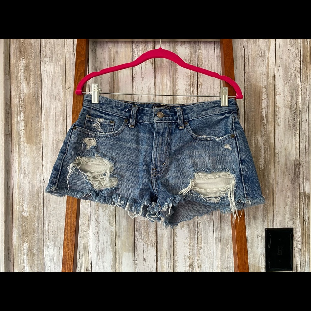 Abercrombie & Fitch Distressed Jean Shorts Size 26